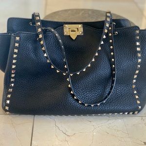 Valentino Garavani Rockstud Medium Leather Tote